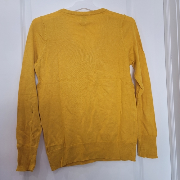 Women's Lightweight V-Neck Pullover Sweater - Picture 2 of 4